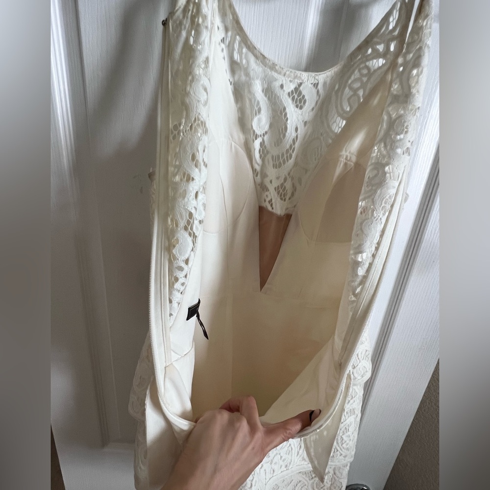 ๐ BcbgMaxAzria White Dress - Picture 8 of 9